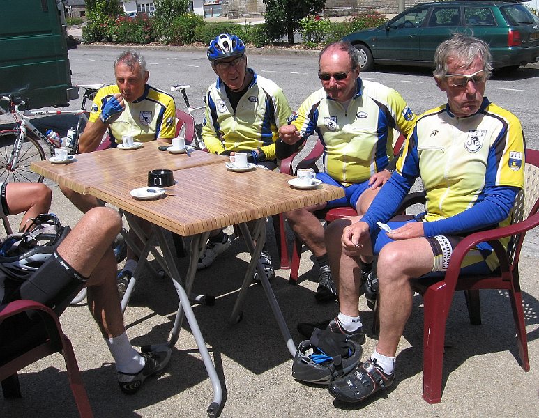 2011-06-16 47 Glomel - Cafe Qu_est-ce qui nous attend maintenant.jpg